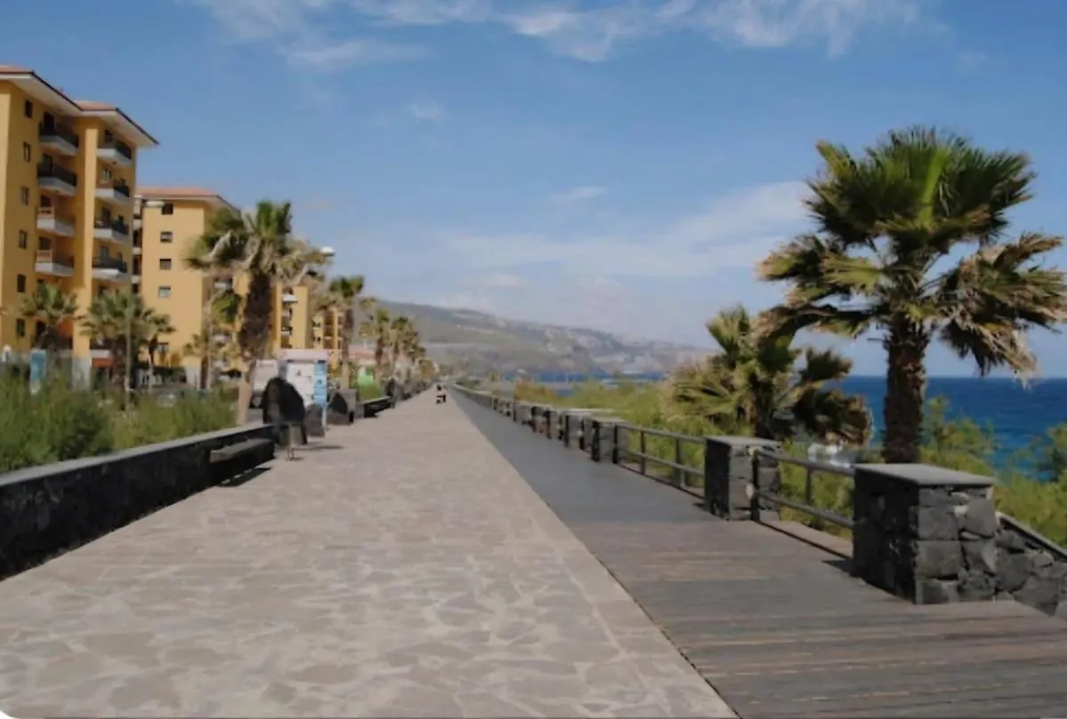 Apartamento En Primera Linea De Playa - Las Chicas Candelaria