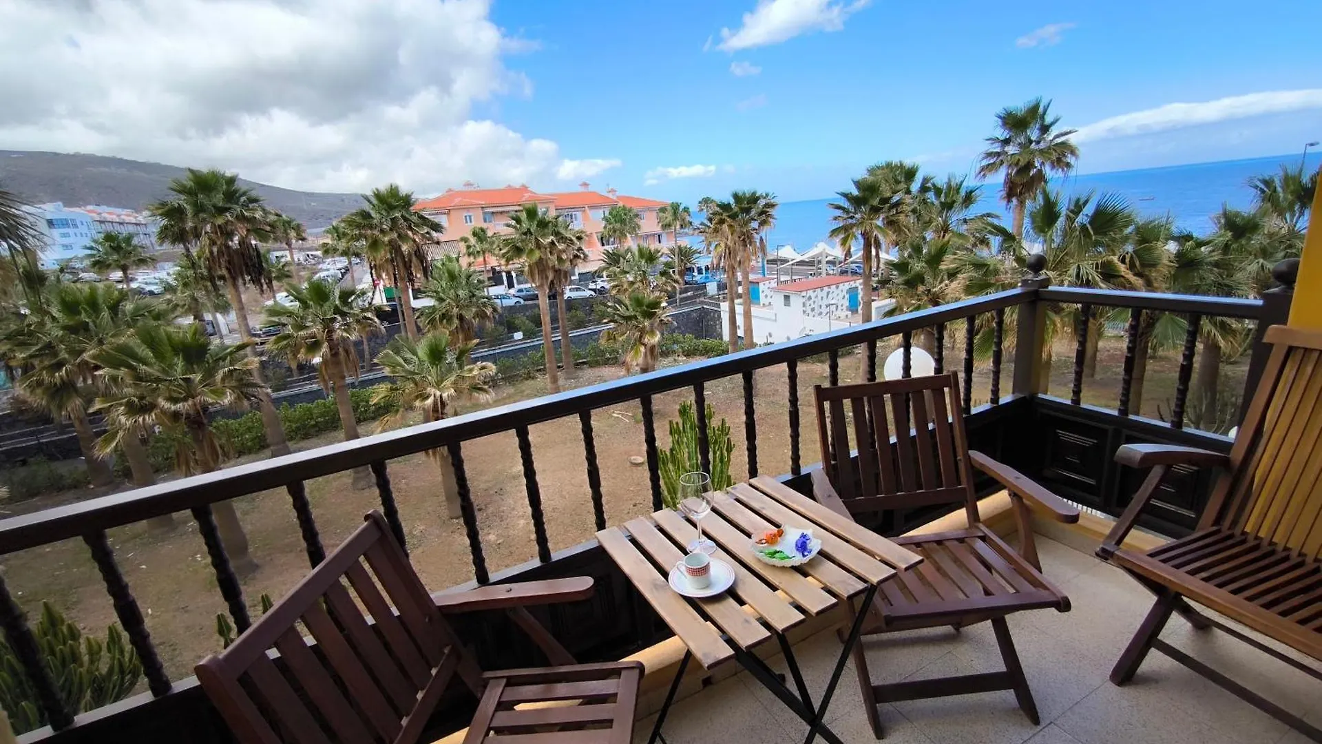 Apartamento En Primera Linea De Playa - Las Chicas Candelaria
